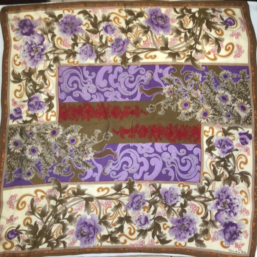 Stunning Oscar de la Renta Square Silk Scarf, Shawl. Rare find - Picture 4 of 16